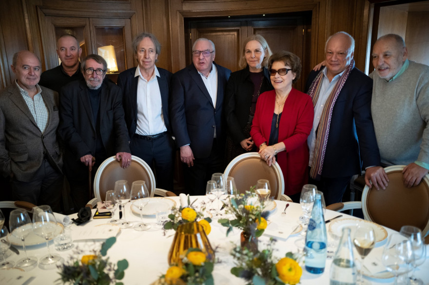 Pierre Assouline, Philippe Claudel, Patrick Rambaud, Pascal Bruckner, Didier Decoin, Camille Laurens, Francise Chandernagor, Eric-Emmanuel Schimtt et Tahar Ben Jelloun à Drouant en mars 2020
