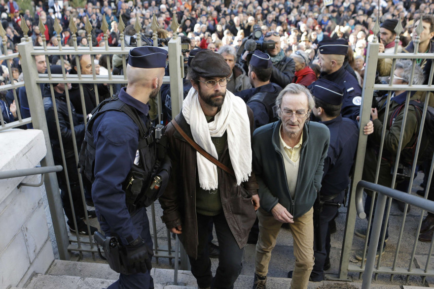 Cédric Herrou à son arrivée au tribunal correctionnel de Nice le 4 janvier 2017.