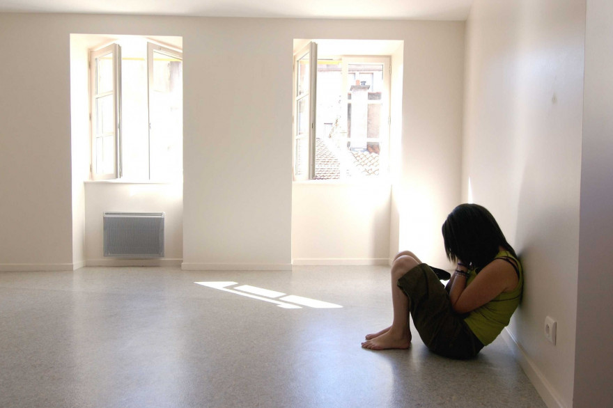 Une jeune femme en dépression (illustration)