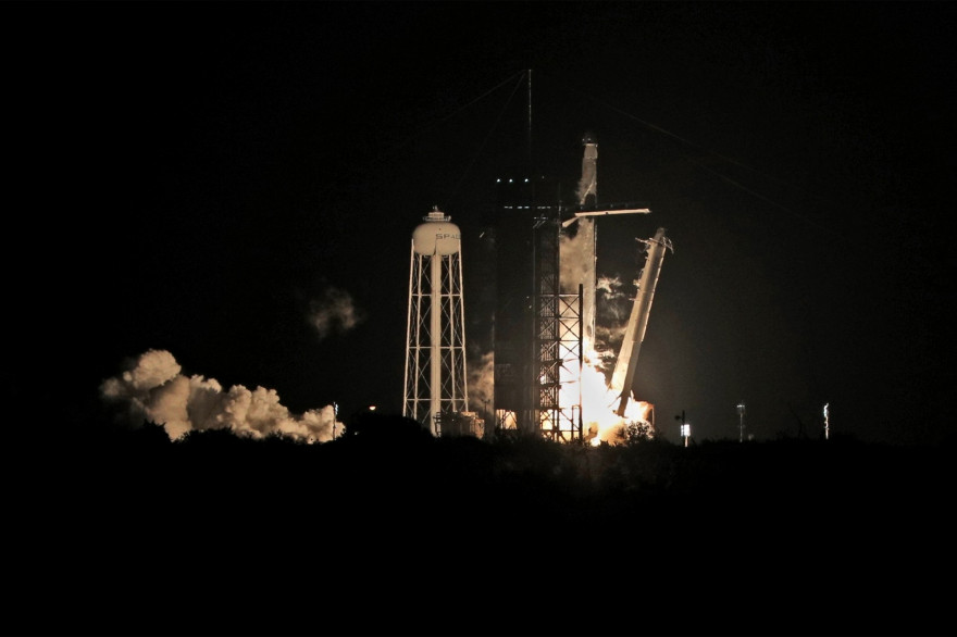 La capsule Dragon de SpaceX s'est arrimée avec succès à la Station spatiale internationale dans la nuit du 16 au 17 novembre 2020.