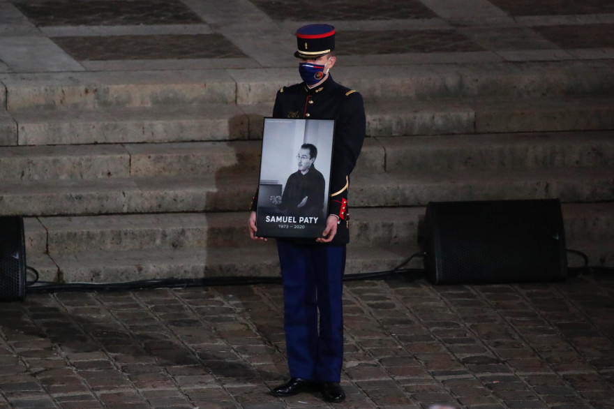 Le portrait de Samuel Paty lors de la cérémonie nationale à Paris, le 21 octobre 2020.