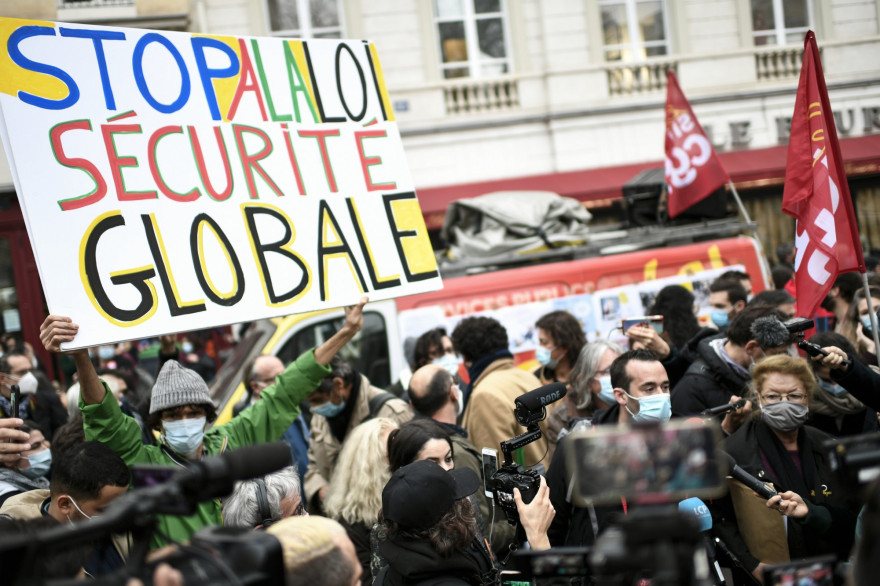 Des manifestations à Paris le 17 novembre 2020 contre la loi de "sécurité globale"