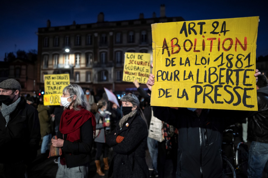 Des manifestants contre le projet de loi "Sécurité globale", à Toulouse le 17 novembre