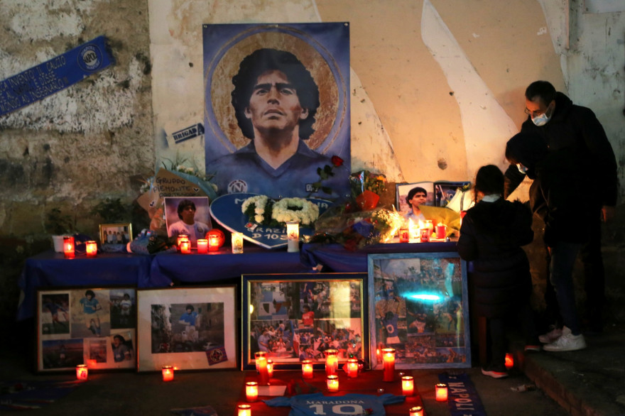 Jeudi 26 novembre, des incidents ont eu lieu lors de la veillée funèbre en l'hommage de Diego Maradona, à Buenos Aires.