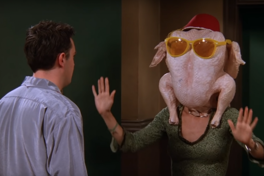 Monica (Courteney Cox) face à Chandler (Matthew Perry) dans "Friends"