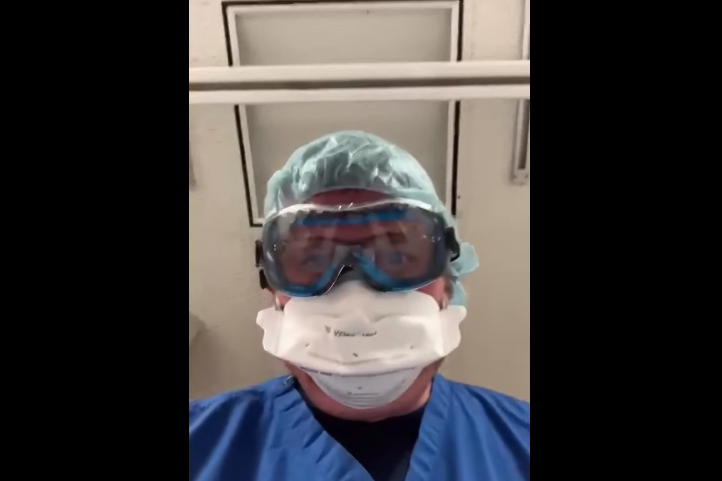Dans sa vidéo, le docteur Ken Remy alerte sur les dangers de ne pas respecter les gestes barrières et porter de masque (capture écran)