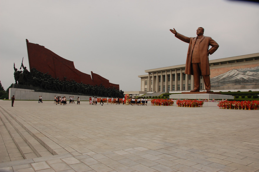 Une statue du défunt leader Kim Jong-Il à Pyongyang, en Corée du Nord.
