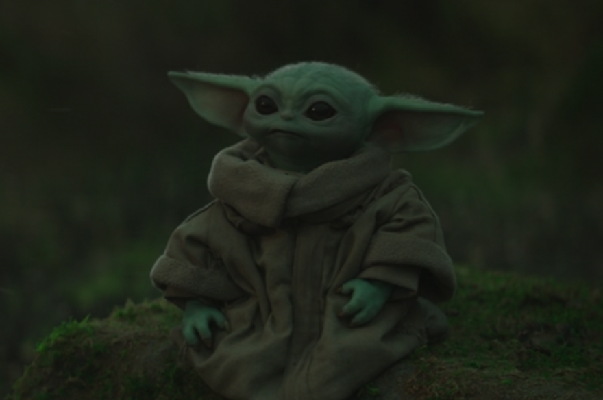 Baby Yoda dans la forêt de Corvus