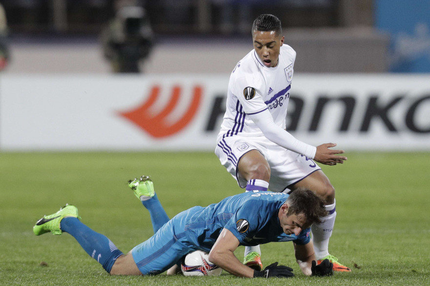 Youri Tielemans sous les couleurs d'Anderlecht le 23 février 2017 lors d'une défaite 3-1 sur la pelouse du Zénith Saint-Pétersbourg de Mauricio
