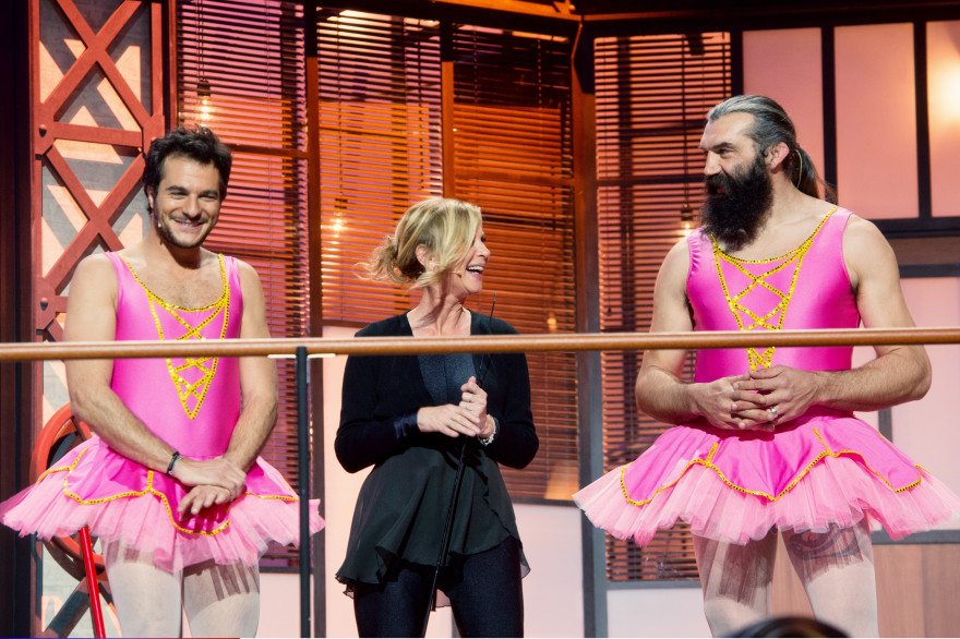 Amir, Sébastien Chabal et Aurélie Dupont font le show en tutu rose dans "Mission Enfoirés"
