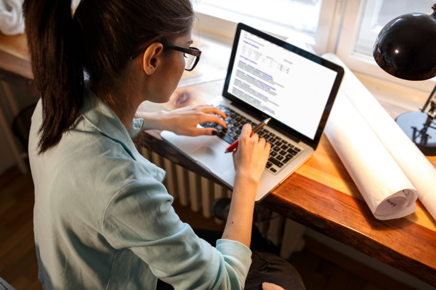 En 2020 les femmes resteraient très minoritaires chez les moins de 30 ans recrutés dans l'industrie et le high-tech
