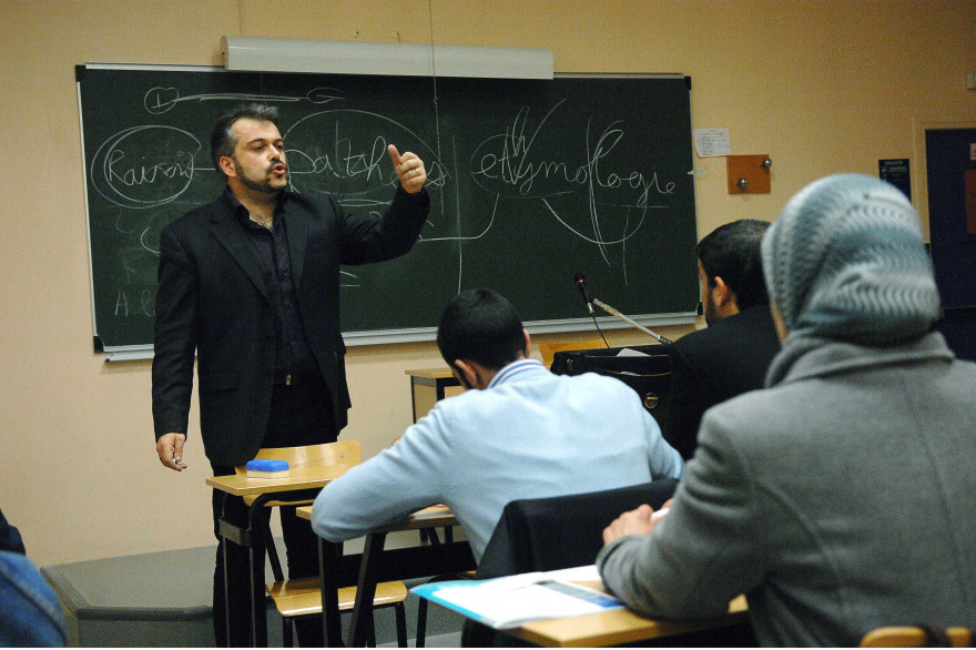 Des élèves présents lors de la première formation universitaire destinée aux imams, à Paris, en 2008