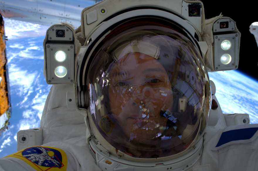 L'astronaute français Thomas Pesquet avait profité de sa première sortie dans l'espace pour réaliser ce selfie
