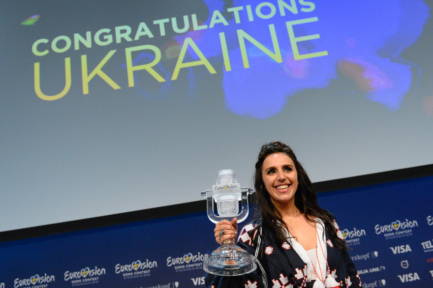 La gagnante en 2016 a remporté le concours sous le drapeau de l'Ukraine alors qu'elle est originaire d'une région de la Crimée annexée par la Russie