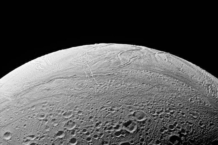 Vue d'Encelade capturée par la sonde Cassini