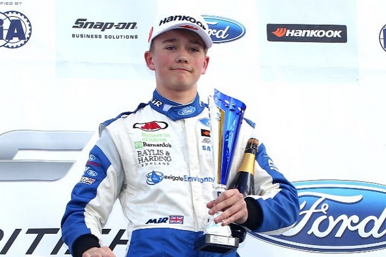 Billy Monger est âgé de seulement 17 ans
