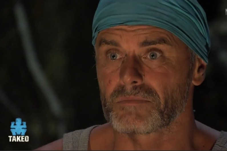 Yves a été éliminé par l'équipe bleue, rongée par les tensions