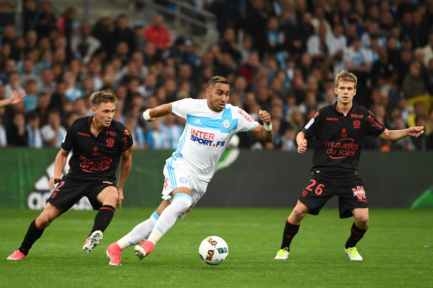 Dimitri Payet face à Arnaud Souquet et Vincent Koziello lors de Marseille-Nice le 7 mai 2017