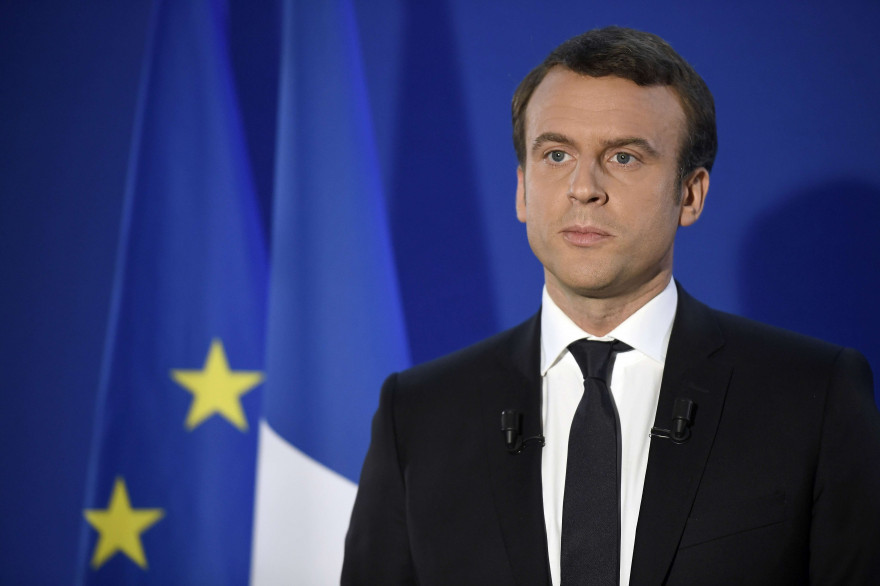 Emmanuel Macron réagit à sa victoire à la présidentielle le 7 mai.