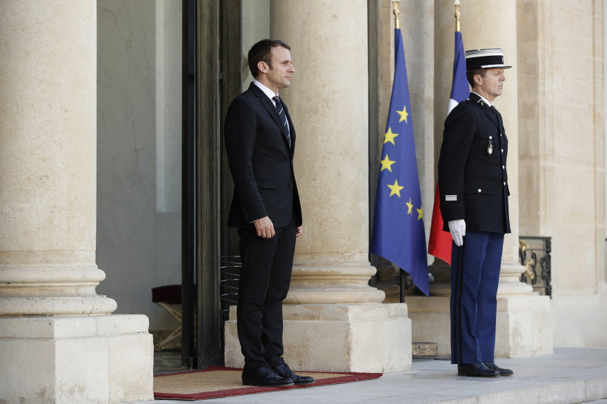 Emmanuel Macron sur le perron de l'Élysée