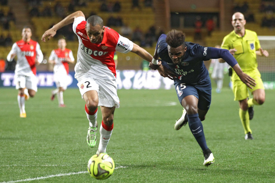 Fabinho à la lutte avec Serge Aurier lors du Monaco-PSG du 1er mars 2015