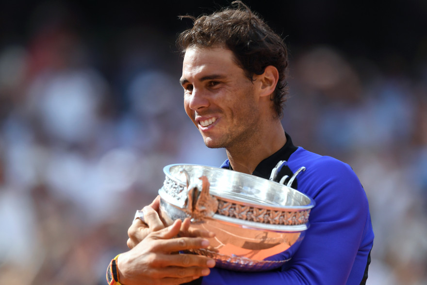 Nadal enlace la coupe des Mousquetaires en juin 2017.