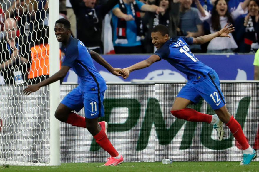 Ousmane Dembélé et Kylian Mbappé mardi 13 juin 2017 au Stade de France