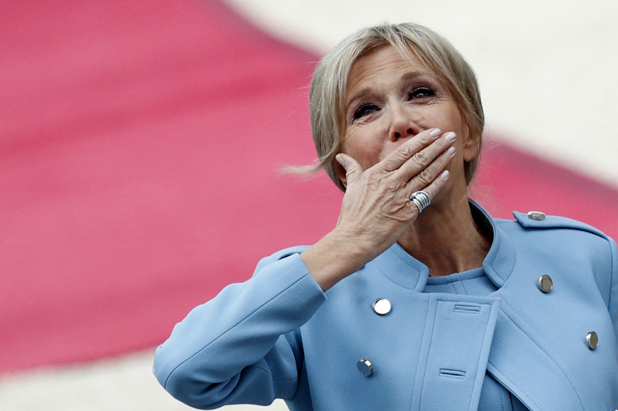 Brigitte Macron lors de la passation de pouvoir entre son mari et François Hollande, le 14 mai 2017