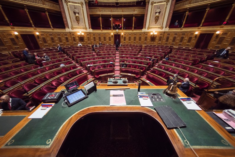 L'hémicycle du Sénat vu depuis le bureau du président de la Chambre haute