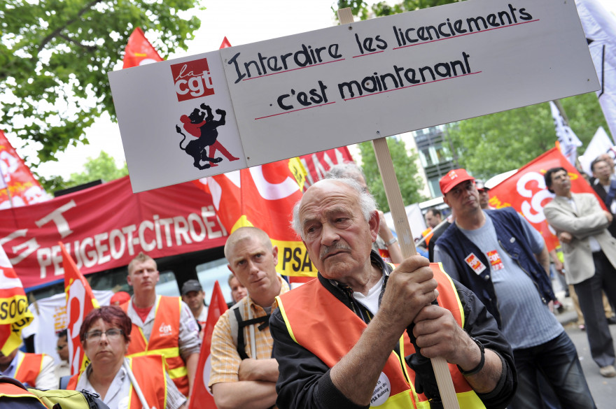 Des manifestants de PSA Peugeot-Citroën, à Paris le 28 juin 2012