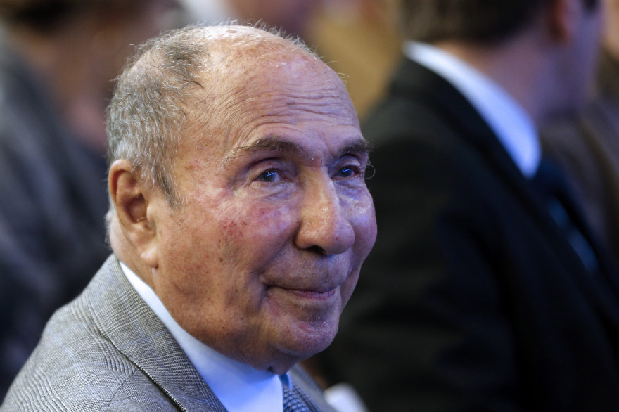 En difficulté pour obtenir une investiture, Serge Dassault a préféré renoncer à un nouveau mandat de sénateur (dans l'Essonne, ndlr).