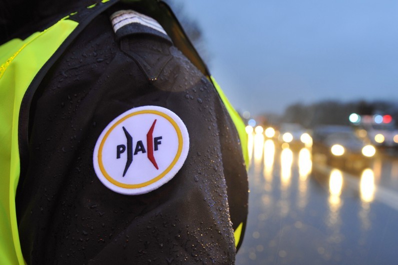 Un agent de la Police aux frontières (PAF), le 19 novembre 2015 à la frontière avec le Luxembourg