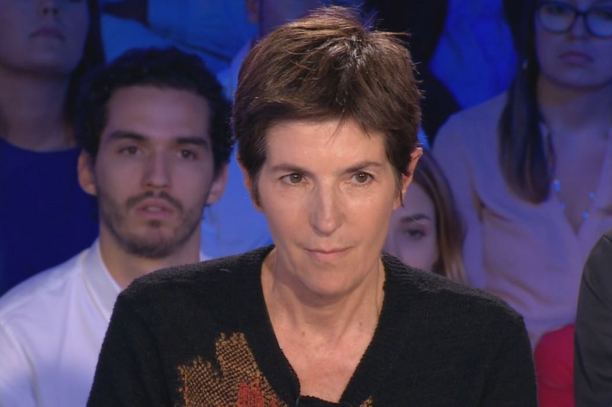 Christine Angot fait sa rentrée sur le plateau d'"On est pas couché"