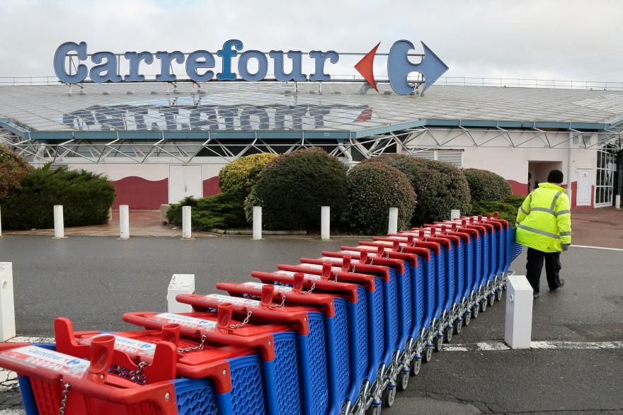Le Carrefour de Villiers-en-Bière est le plus grand hypermarché de France.