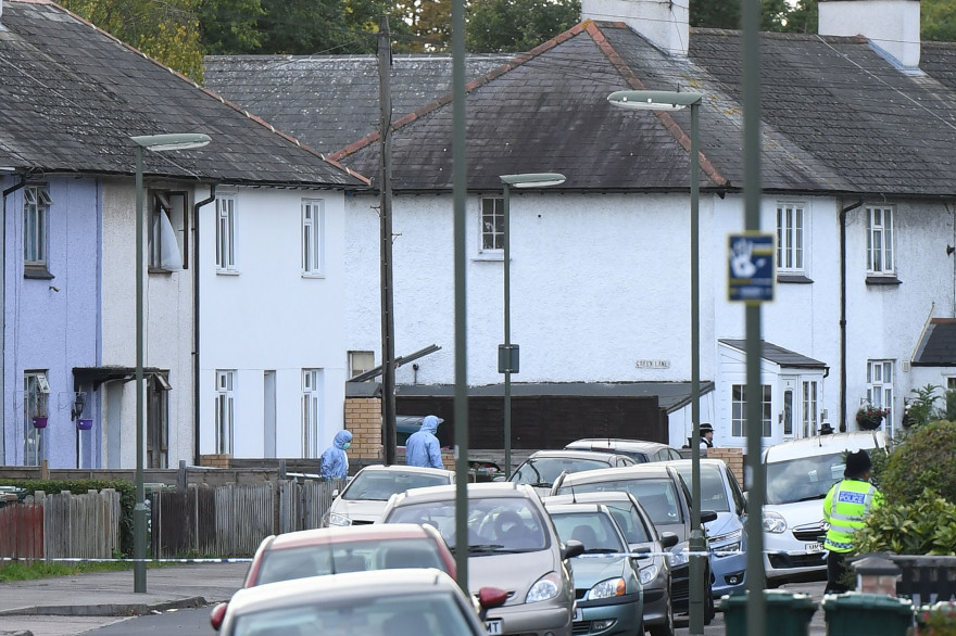 La police a perquisitionné un domicile situé à Sunbury, au sud-ouest de Londres.