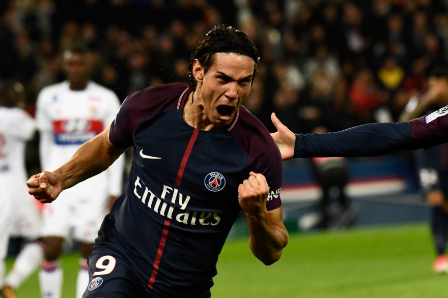 L'attaquant parisien Edinson Cavani célèbre son but contre Lyon, le 17 septembre