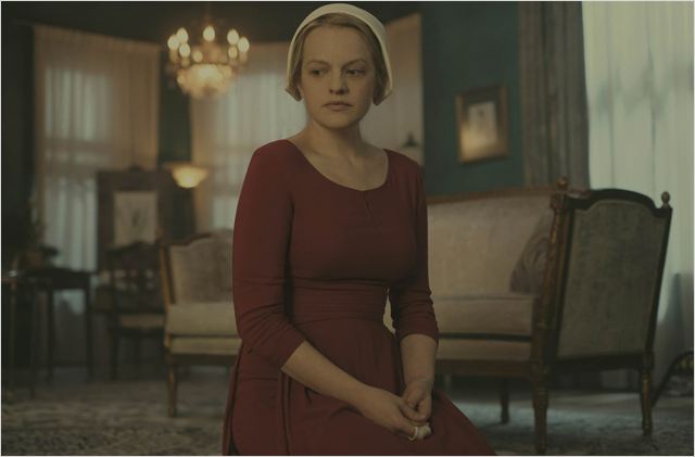 Elisabeth Moss joue l'une des servantes en passe de rébellion