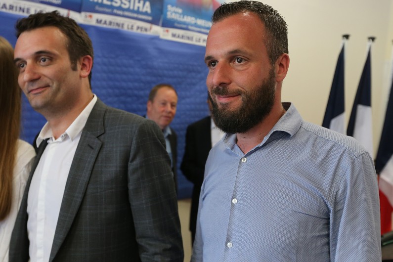 L'ancien vice-président du Front National Florian Philippot et son frère Damien.