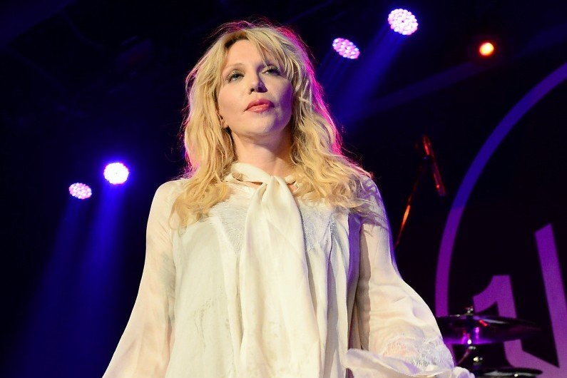 Courtney Love a tenté d'aider les recherches de l'avion MH370 disparu au lrge du Vietnam le 8 mars 2014