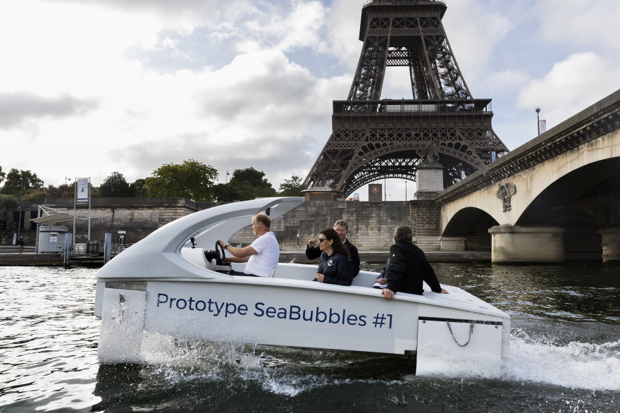Les "bulles" ont été testées sur la Seine le 16 juin 2017 en compagnie d'Anne Hidalgo