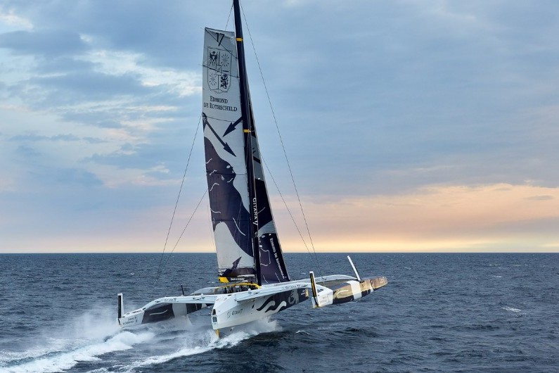 Le maxi trimaran Edmond de Rothschild