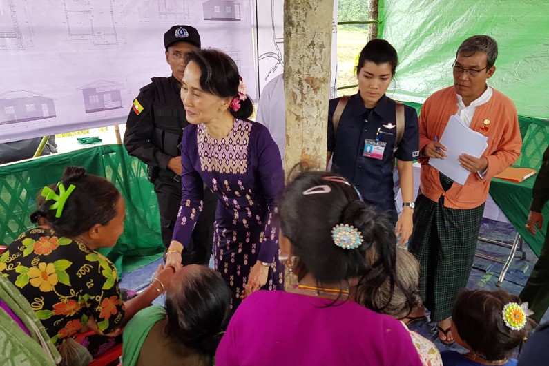 La dirigeante du Myanmar, Aung San Suu Kyi, est arrivée pour la première fois dans l'Etat de Rakhine, dans le nord du pays, le 2 novembre 2017.