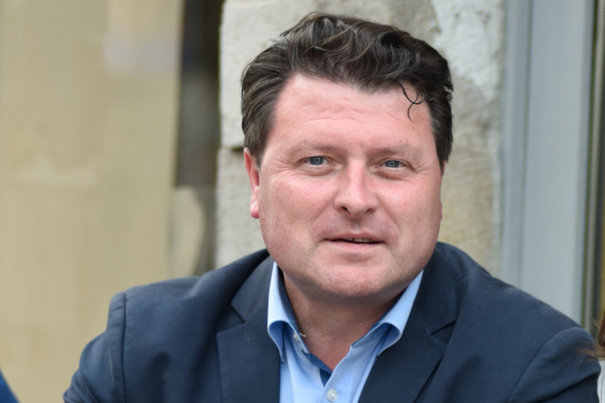 Éric Dillies maintient sa candidature à la présidence du FN. L'élection est prévue en mars 2018.
