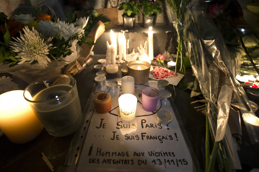 Un des mots laissés sur la place de la République à Paris en hommage aux victimes du 13 novembre 2015