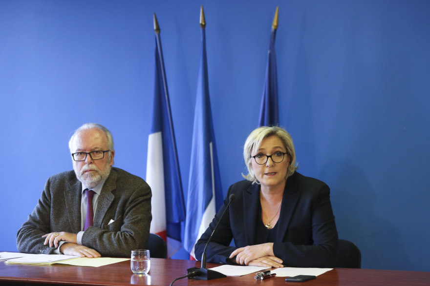 Marine Le Pen et Wallerand de Saint-Just, lors d'une conférence de presse mercredi 22 novembre à Nanterre.