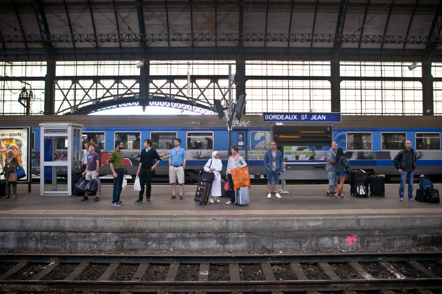 Des passagers à la gare de Bordeaux Saint-Jean