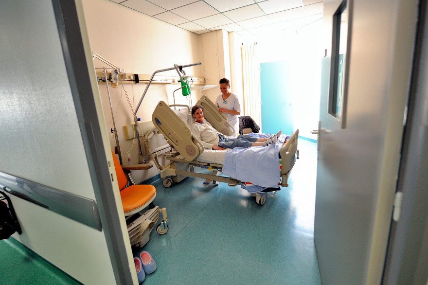 Un femme suit un traitement contre le cancer dans un hôpital de Lille, (photo d'illustration).