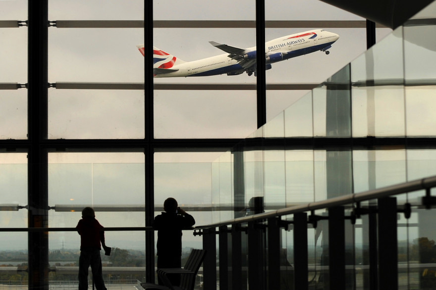 Un avion de la British Airways décolle de l'aéroport d'Heathrow, à Londres