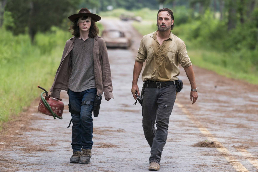 Carl et son père Rick dans la saison 8 de "The Walking Dead"