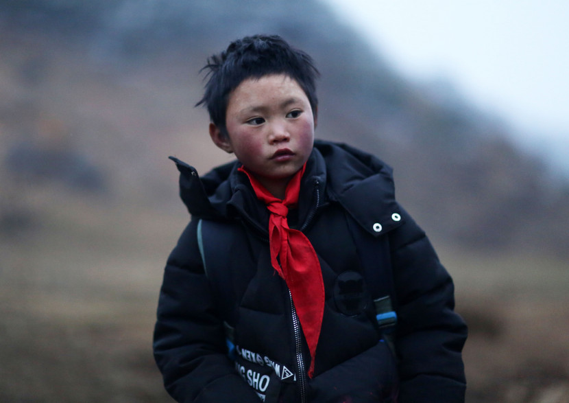 Wang Fuman, 8, a été surnommé "Ice Boy" après avoir eu les cheveux gelés par le froid sur le chemin de son école dans la province du Yunnan (Chine).